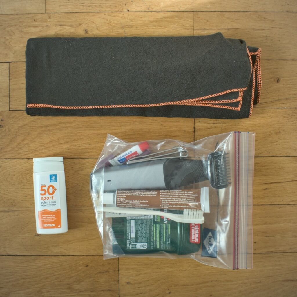 Mes affaires de toilette à plat
