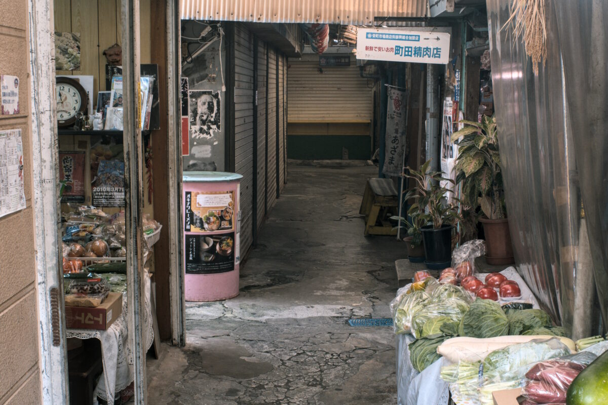 Le marché couvert est un véritable trésor caché à Naha sur l'île principale